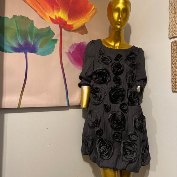 DRESSES - Picture 2 of 2